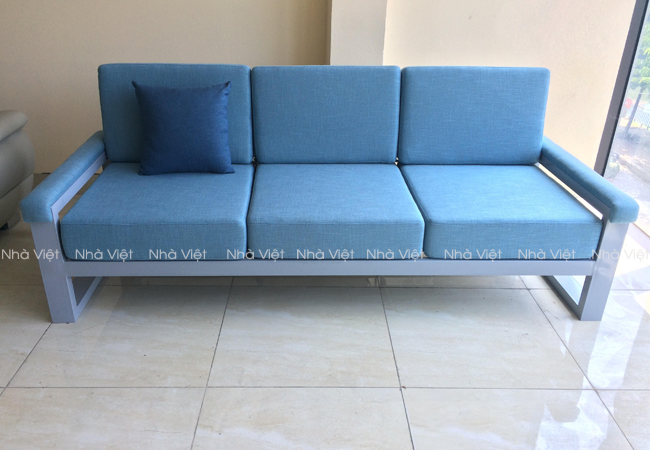 Bàn ghế sofa văng vải sử dụng khung bằng sắt