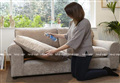 Làm sạch sofa da lộn tưởng khó nhưng cực đơn giản